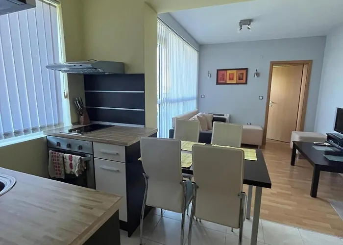 Private 2-bedroom With Pool And Free Parking In Marina Club