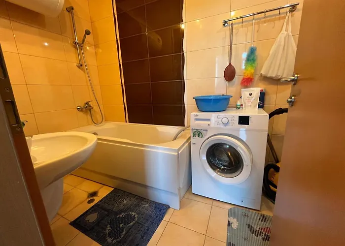 Private 2-bedroom With Pool And Free Parking In Marina Club