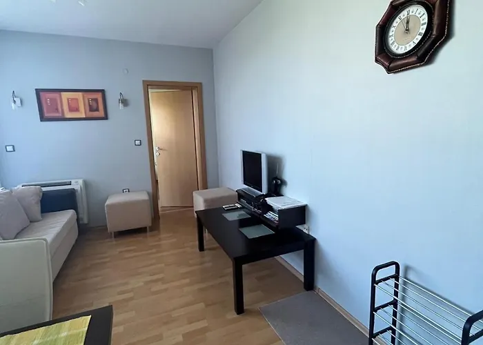 Aparthotel Private 2-bedroom With Pool And Free Parking In Marina Club Pomorie