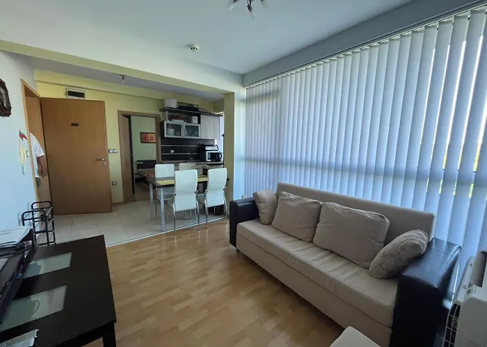 Aparthotel Private 2-bedroom With Pool And Free Parking In Marina Club Pomorie