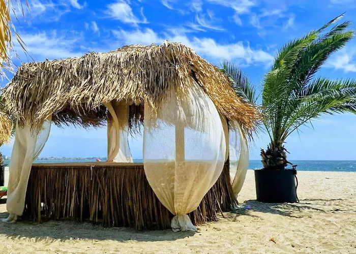 Private 2-bedroom With Pool And Free Parking In Marina Club Pomorie