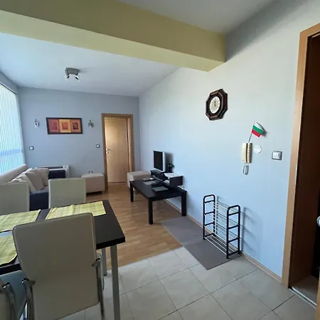 Private 2-Bedroom Apartment 