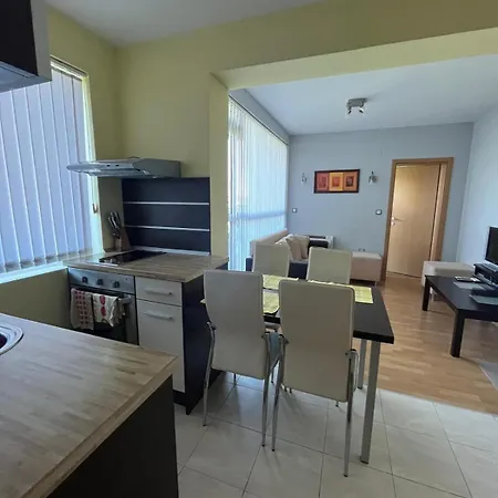 Private 2-Bedroom Apartment 