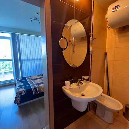 Private 2-Bedroom Apartment 