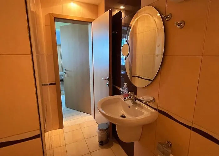 Aparthotel Private 2-bedroom With Pool And Free Parking In Marina Club Pomorie