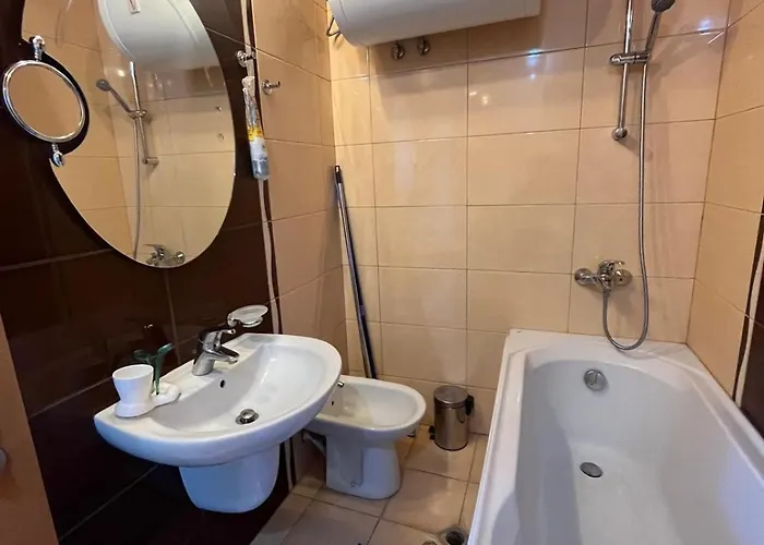 Private 2-bedroom With Pool And Free Parking In Marina Club