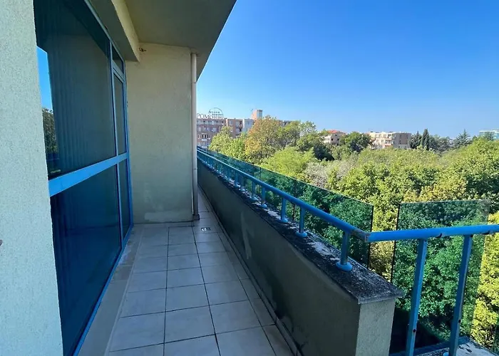 Aparthotel Private 2-bedroom With Pool And Free Parking In Marina Club 4*