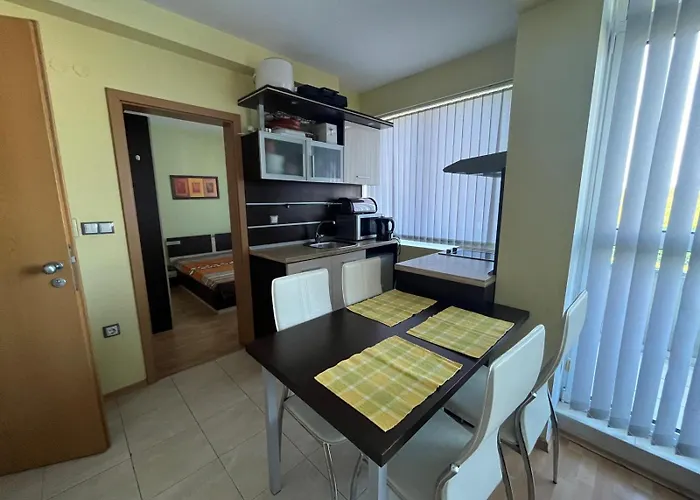 Aparthotel Private 2-bedroom With Pool And Free Parking In Marina Club