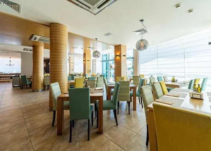 Private 2-bedroom With Pool And Free Parking In Marina Club Pomorie