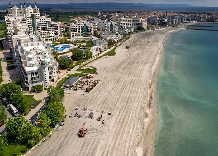 Private 2-bedroom With Pool And Free Parking In Marina Club